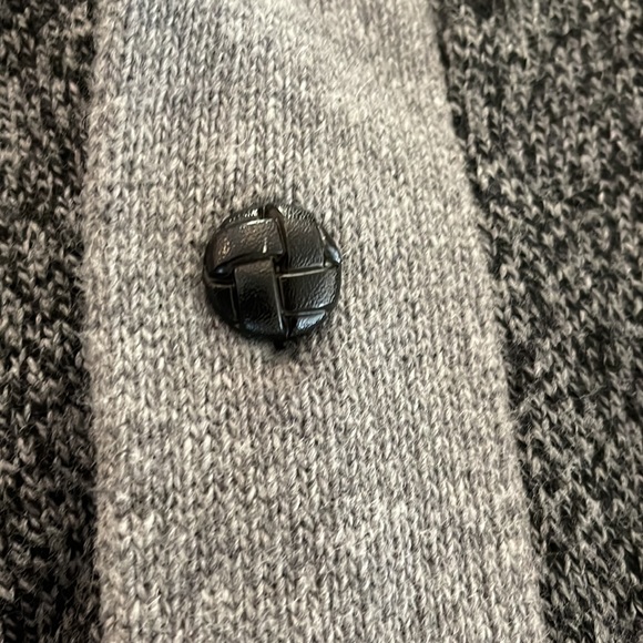 Zara men classic front open sweater very stylish, gray and black color L size. - Picture 10 of 13